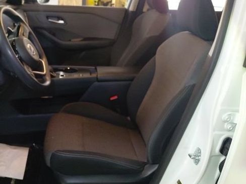 Used 2023 Nissan Rogue SV FWD image 5