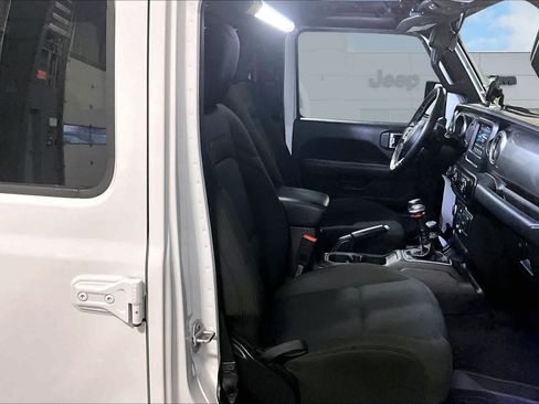 Used 2019 Jeep Wrangler Unlimited Sahara w/ Cold Weather Group image 14