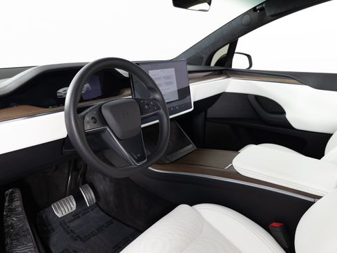 Used 2023 Tesla Model X AWD/4WD image 12