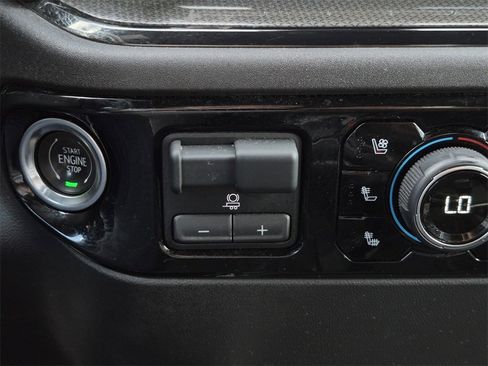 Used 2024 Chevrolet Silverado 1500 ZR2 w/ Technology Package image 28