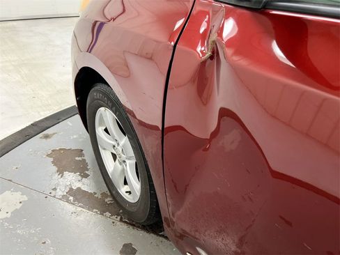 Used 2011 Toyota Sienna LE image 30