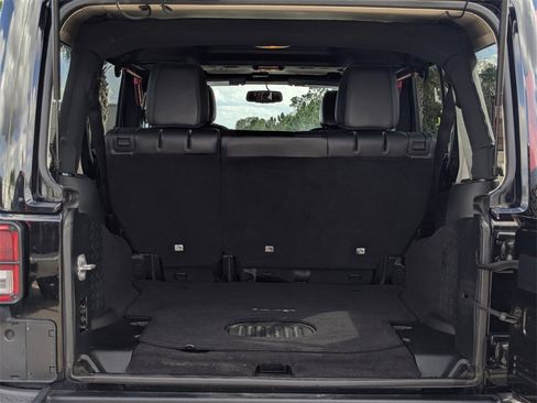 Used 2017 Jeep Wrangler Unlimited Sahara image 14