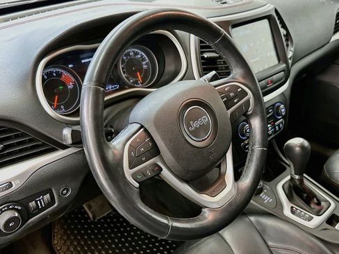 Used 2016 Jeep Cherokee Trailhawk w/ Comfort/Convenience Group AWD/4WD image 18