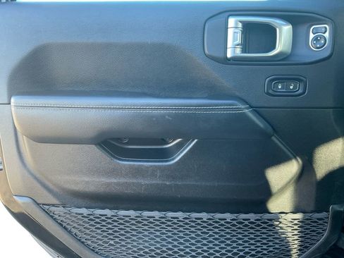 Used 2023 Jeep Wrangler Sahara image 22