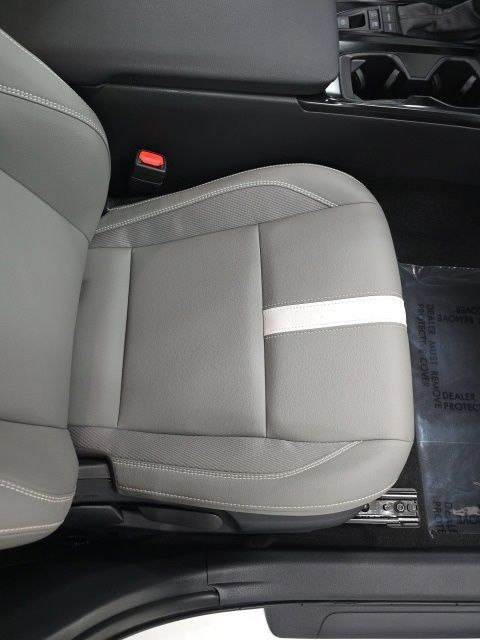 Used 2025 Toyota Camry SE AWD/4WD image 6