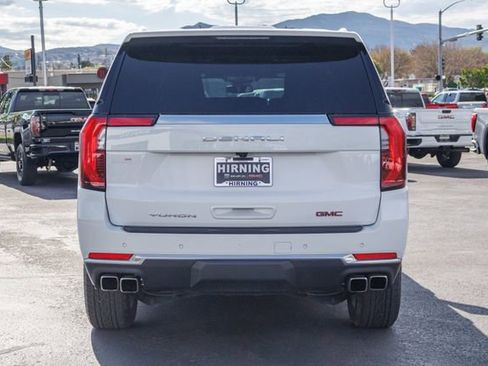 Used 2025 GMC Yukon XL Denali AWD/4WD image 4