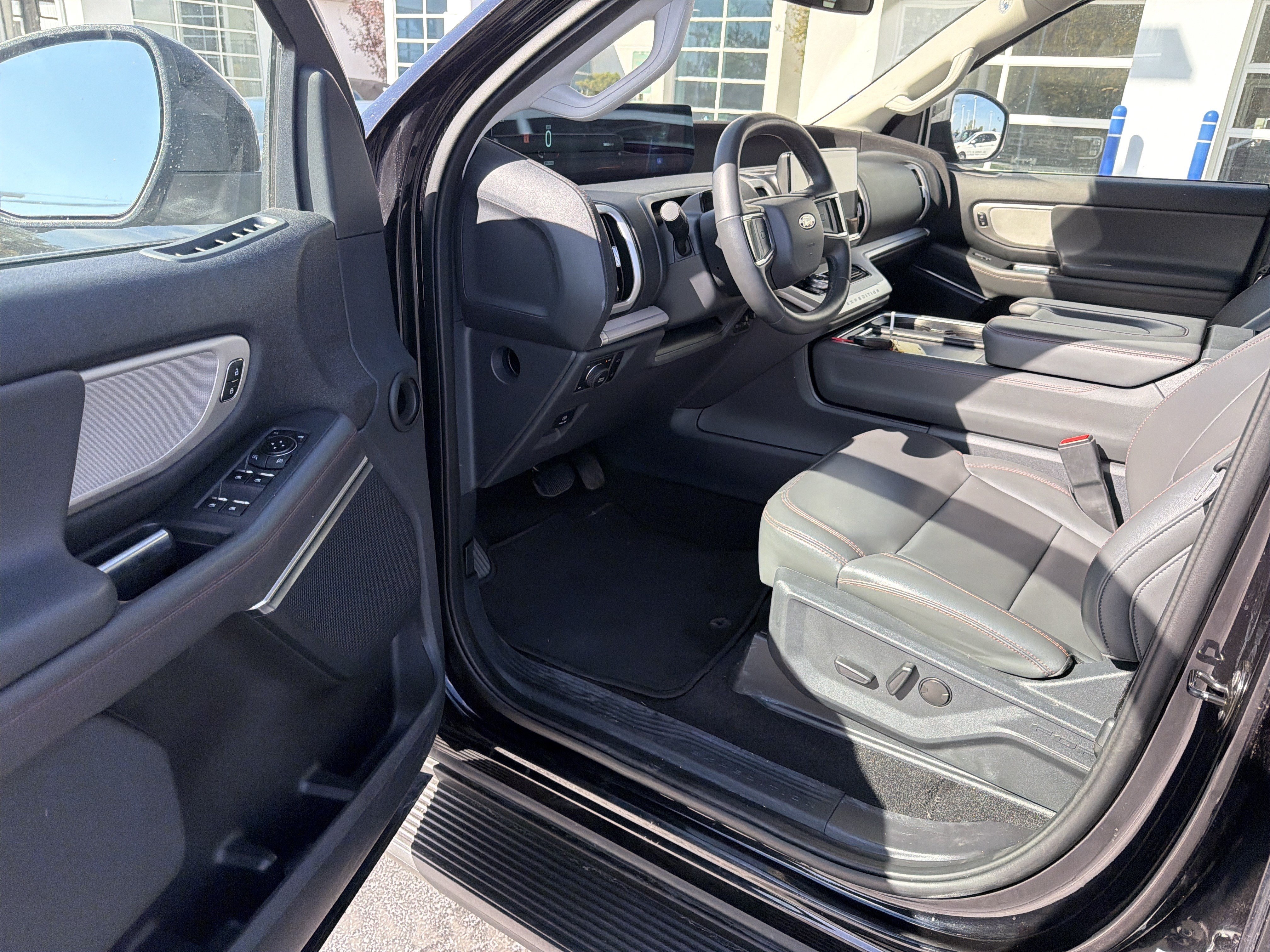 Used 2025 Ford Expedition Active AWD/4WD image 10