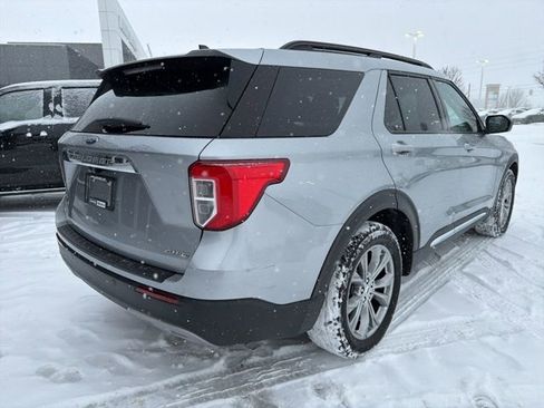 Used 2022 Ford Explorer XLT w/ Equipment Group 202A image 6