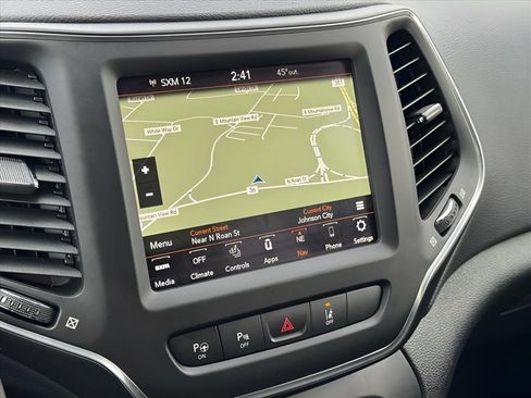 Used 2023 Jeep Cherokee Altitude Lux image 27