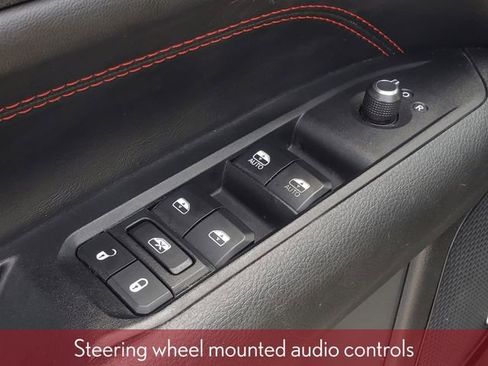 Used 2022 Jeep Compass Trailhawk w/ Sun and Sound Group AWD/4WD image 17