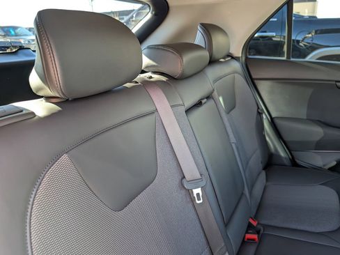 Certified 2023 Kia Niro EX image 17