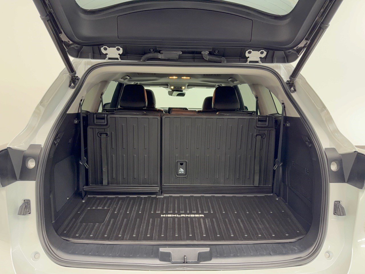 Used 2022 Toyota Highlander Limited FWD image 28