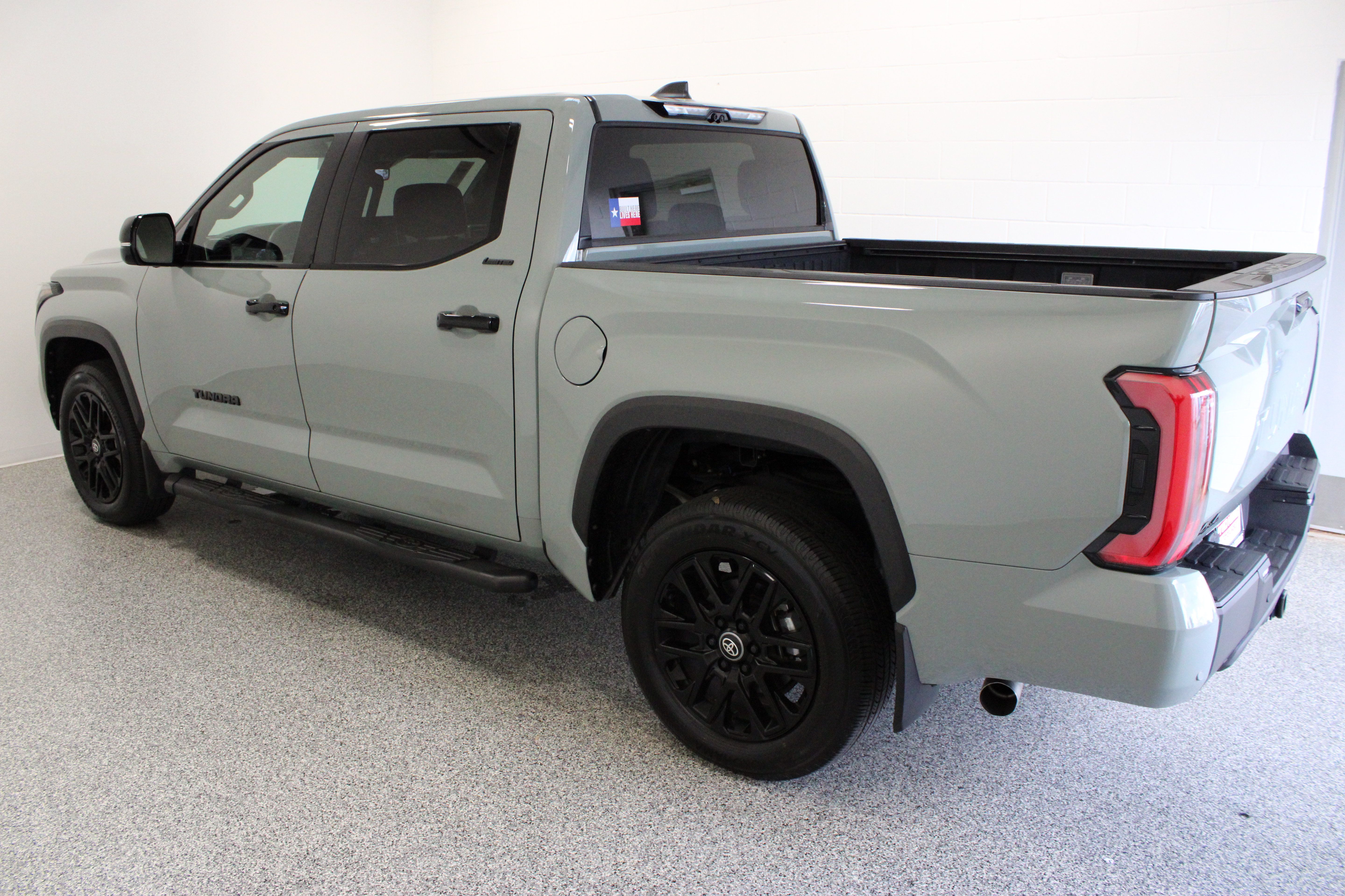 Used 2025 Toyota Tundra Limited AWD/4WD image 10