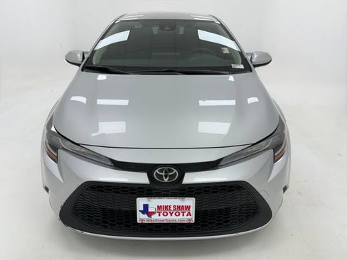 Used 2021 Toyota Corolla LE FWD image 3