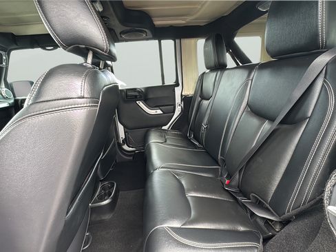 Used 2013 Jeep Wrangler Unlimited Sahara w/ Connectivity Group AWD/4WD image 33