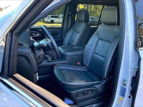 Used 2021 GMC Yukon SLT w/ SLT Premium Package AWD/4WD image 8