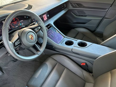 Used 2023 Porsche Taycan image 11