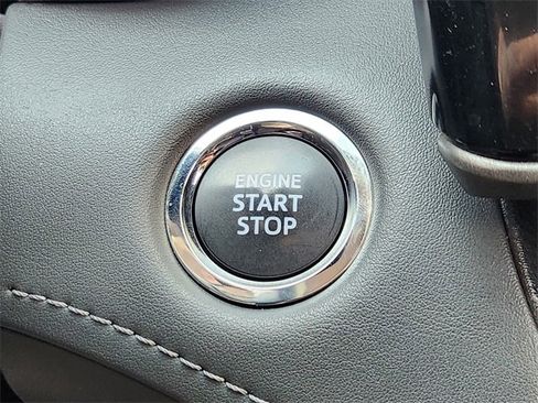 Used 2023 Toyota Highlander XLE image 14