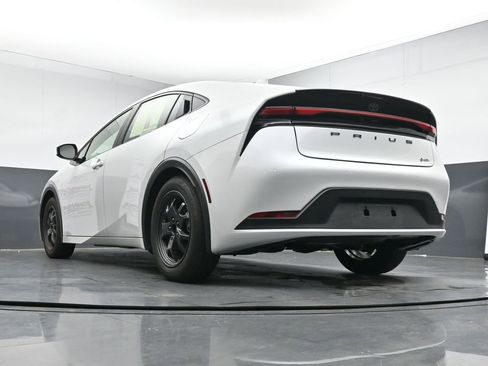 Used 2024 Toyota Prius LE image 21