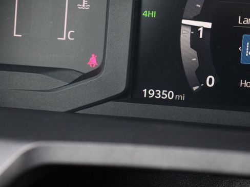 Certified 2024 Toyota Tacoma SR5 image 28