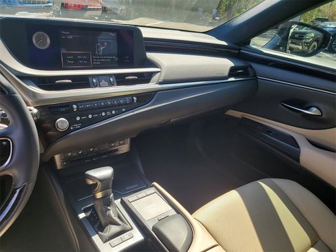 Used 2021 Lexus ES 300h w/ Premium Package image 21