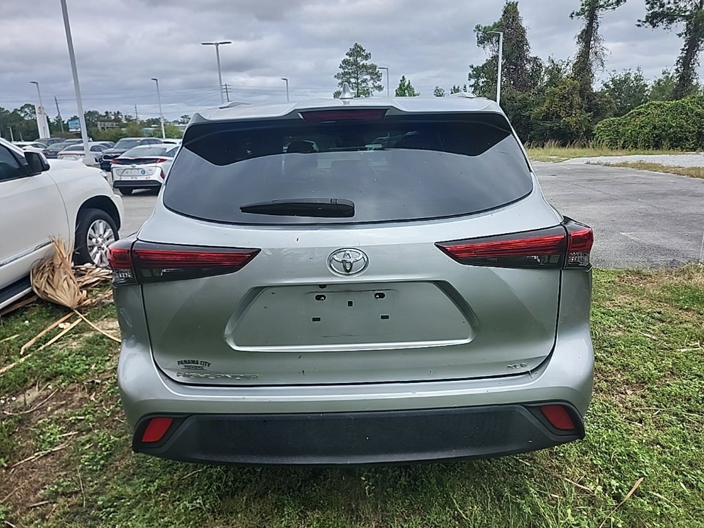 Used 2022 Toyota Highlander XLE FWD image 18