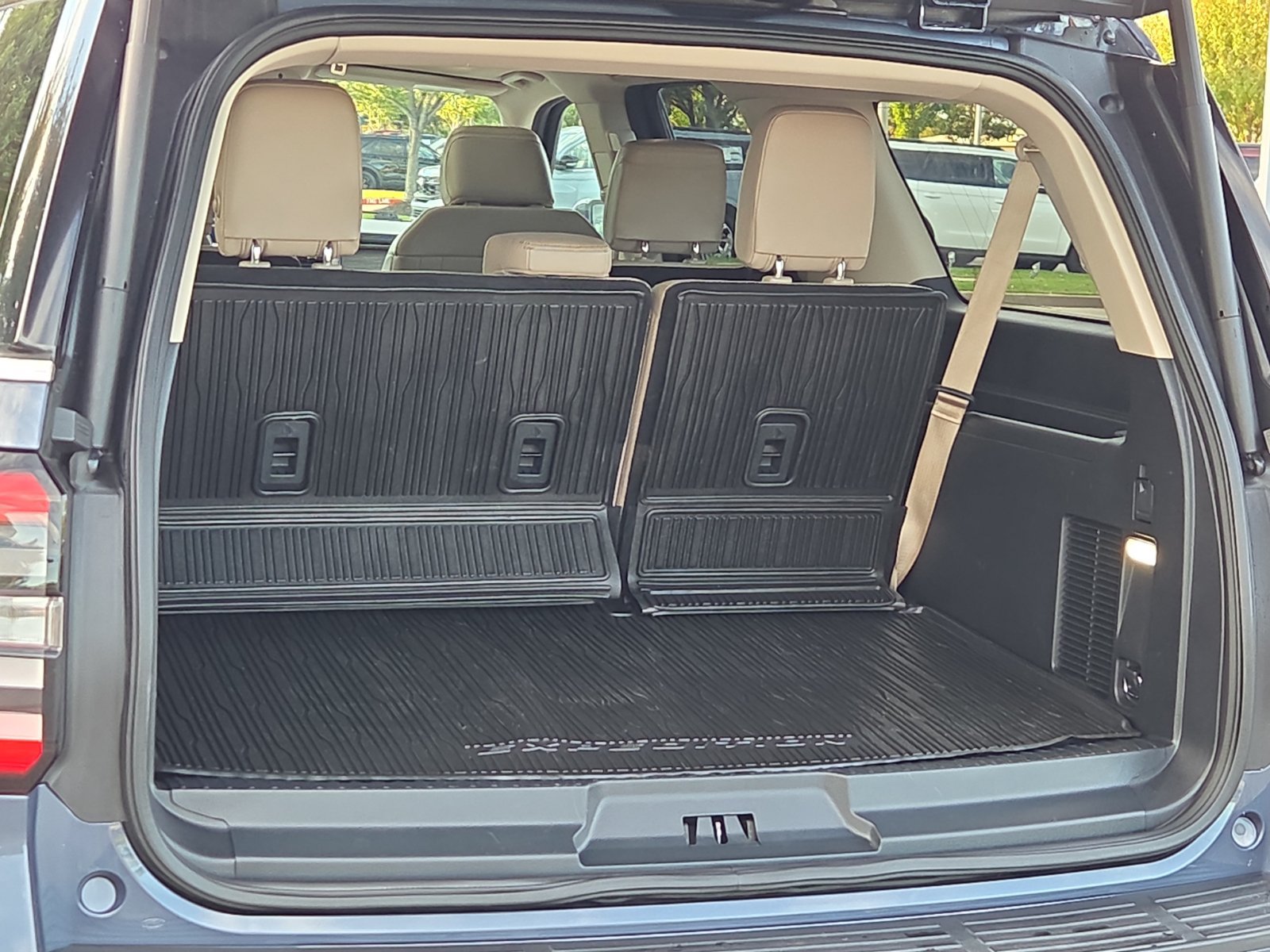 Used 2022 Ford Expedition Max Limited AWD/4WD image 8