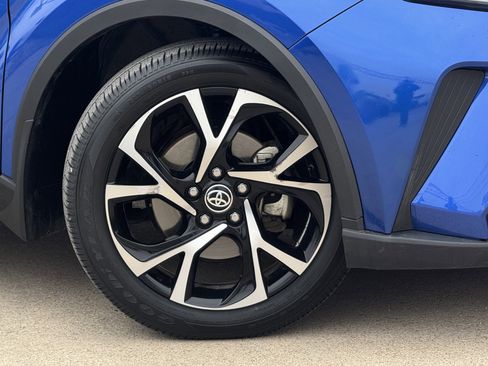 Used 2022 Toyota C-HR Limited image 3