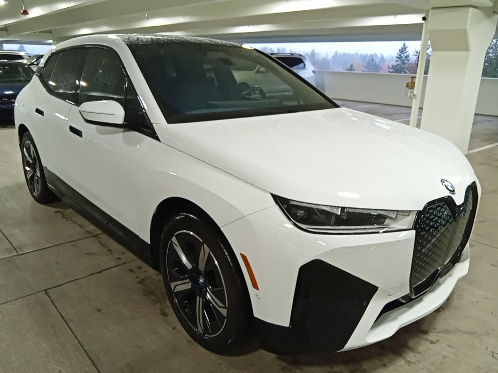 Used 2024 BMW iX xDrive50 w/ Sport Package AWD/4WD image 3