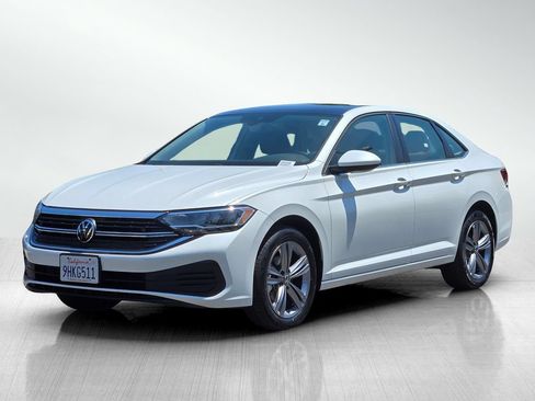 Used 2023 Volkswagen Jetta SE w/ Panoramic Sunroof Package FWD image 9