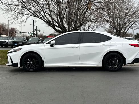 Used 2025 Toyota Camry SE image 5