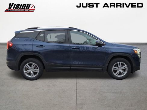 Used 2022 GMC Terrain SLE w/ Driver Convenience Package image 4