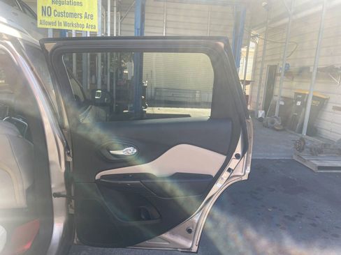 Used 2015 Jeep Cherokee Latitude image 13