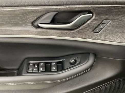 Used 2023 Jeep Grand Cherokee Limited image 23