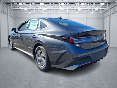 New 2026 Hyundai Sonata SE FWD image 2