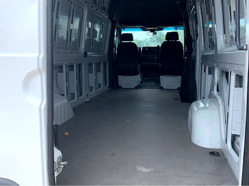 Used 2021 Mercedes-Benz Sprinter 2500 image 18
