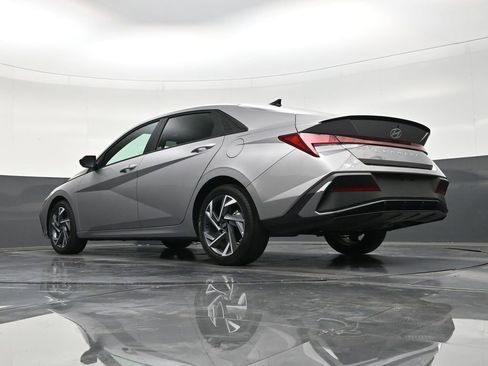 Used 2025 Hyundai Elantra Sport image 23