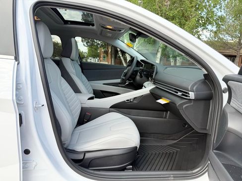 New 2025 Hyundai Elantra Limited image 14