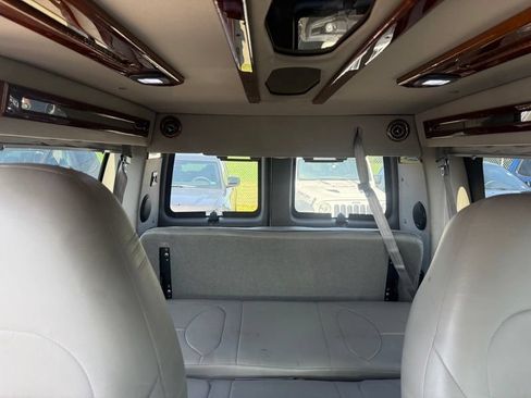 Used 2017 GMC Savana 2500 RWD image 12