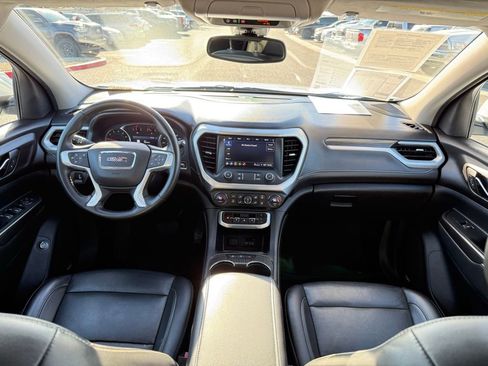 Used 2023 GMC Acadia SLT image 16