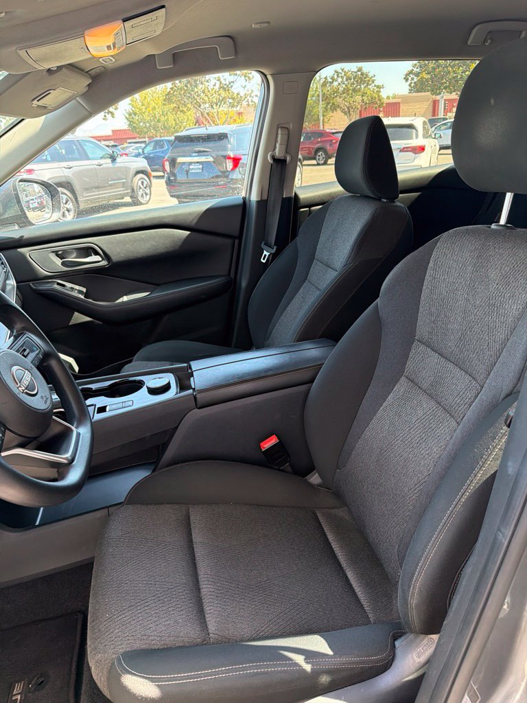 Used 2024 Nissan Rogue SV AWD/4WD image 6