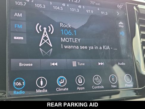 Used 2018 Chrysler Pacifica Touring-L w/ Premium Audio Group FWD image 22