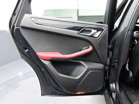 Certified 2023 Porsche Macan AWD/4WD image 13