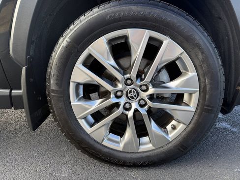 Used 2021 Toyota RAV4 XLE Premium image 26