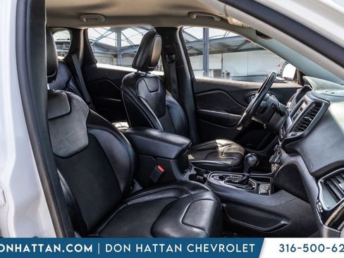 Used 2019 Jeep Cherokee Latitude Plus FWD image 17