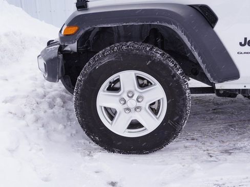 Used 2023 Jeep Gladiator Sport image 7