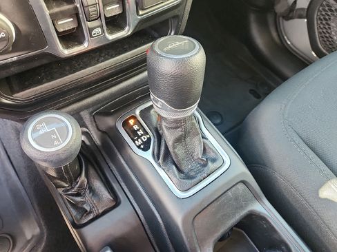 Used 2022 Jeep Gladiator Sport image 16