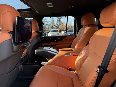 Used 2024 Lexus LX 600 4WD w/ Ultra Luxury Package image 15