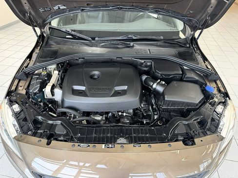 Used 2018 Volvo V60 T5 Cross Country w/ Convenience Package image 71