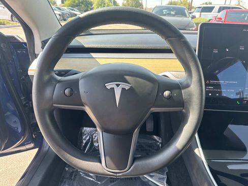 Used 2020 Tesla Model 3 Standard Range Plus image 8
